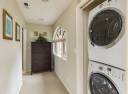 22-meridian-241st-primarysuite-laundry